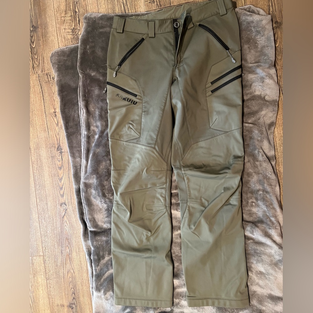 KUIU Axis Hybrid Pants in Olive